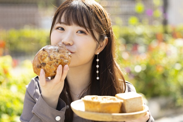 ずっしり重くて「んーーまい！」な看板商品「手捏ねのくるみパン」を実食！