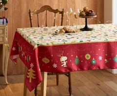 カラーもクリスマスらしい「プリント撥水テーブルクロス」は約130×130センチ、約130×170センチ、約130×220センチの3サイズ展開
