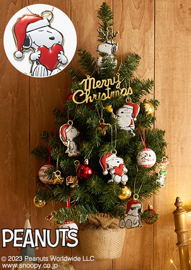 スヌーピーの壁掛けタイプのクリスマスツリーが登場！