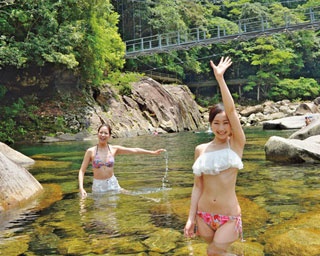 【涼絶景】川底が見える奇跡の清流！「銚子川」で水遊びとご当地グルメドライブ