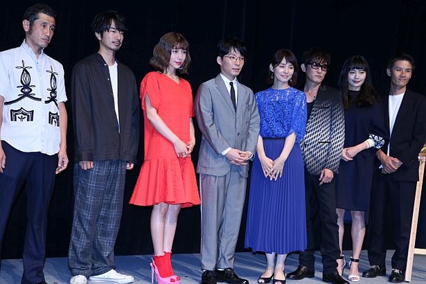 ドラマは社会から弾き出された人間たちの再生の物語を描く