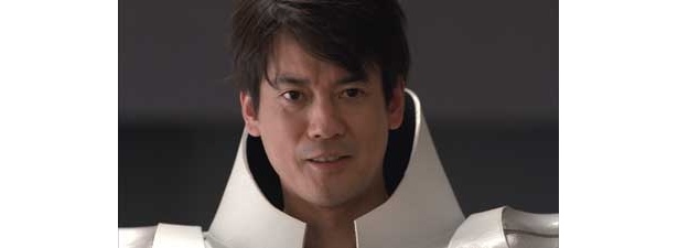 デビュー当時、「仮面ライダー」や「戦隊シリーズ」などのスーツアクターの経験があるだけに、決めポーズは完璧の唐沢さん