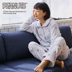 軽くて暖かいふわもこ素材の「レディース 上下組パジャマ(ライトブルー)」(3289円) 