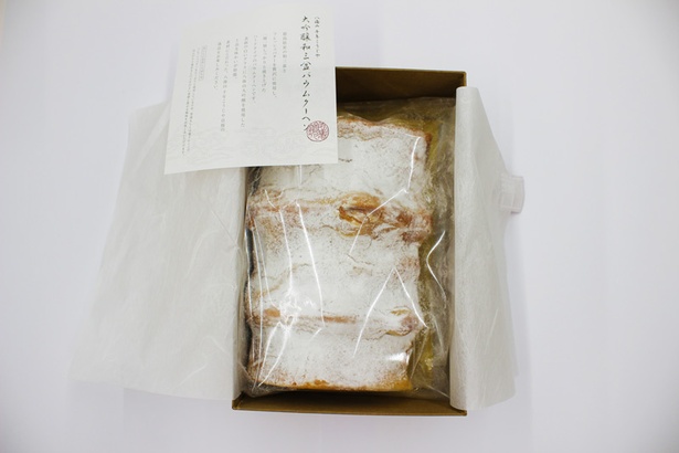 「大吟醸和三盆バウムクーヘン」(3456円)は、表面の砂糖に八海山大吟醸を使用。中身と外皮の異なる風味が絶妙にマッチ