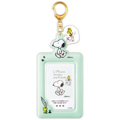 「フォトスリーブキーホルダー(グリーン)」(880円)