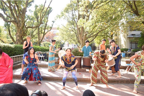 三井アウトレットパーク 大阪鶴見では、大阪大学アフリカンドラム＆ダンスサークル「Talibe」によるアフリカンミュージックステージを開催