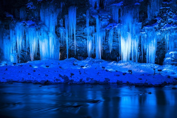 巨大な氷の芸術「三十槌の氷柱(みそつちのつらら)」