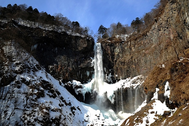 日本三大名瀑の1つにも数えられている「華厳滝」