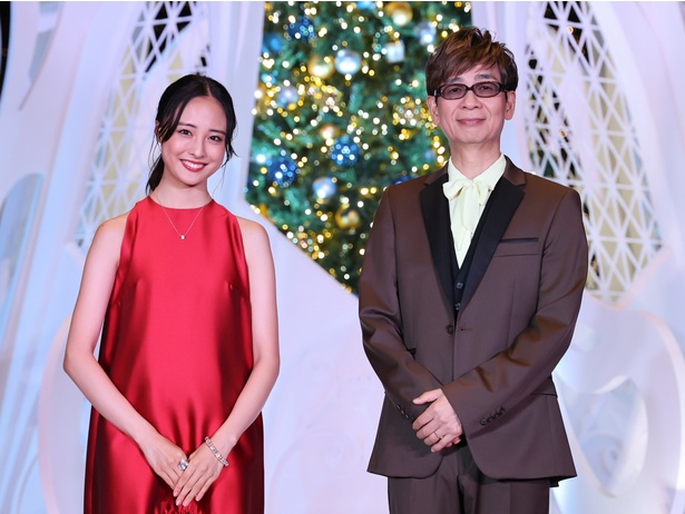 【写真】クリスマスモニュメント点灯式に登場した大友花恋さんと山寺宏一さん
