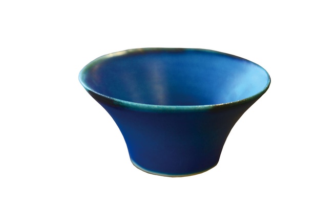 wakako ceramicsの青い器(3240円)。「繊細で美しく、使いやすい」がコンセプト