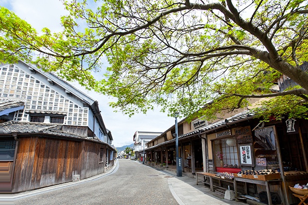 江戸の町並みが残る小京都“日田・豆田町”は、ゆっくりとした時間が流れ、歩いて街を散策できる