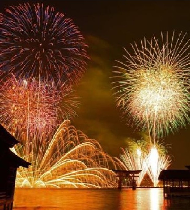 8月26日(土)に開催される宮島水中花火大会