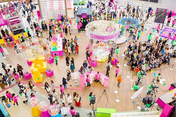 累計20万人を動員した日本最大級の占いイベント。5分鑑定を中心に著名人の鑑定ステージ、アトラクション、物販、開運グルメなどの楽しいコンテンツがいっぱい