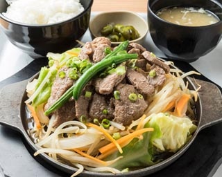 フライト前にさくっといけちゃう！ 新千歳空港の“時短な”本格ジンギスカン