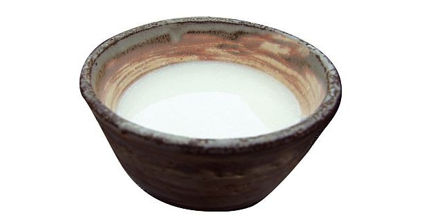 ｢団五郎茶屋｣の甘酒(200円)。とろみがあり冷めにくいので、初詣で冷えた体を芯から温めてくれる