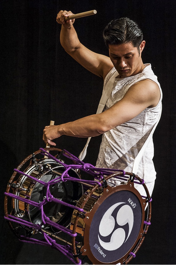 【写真を見る】「電子担ぎ太鼓」は一流の奏者の手によってどんな音を奏でるのか