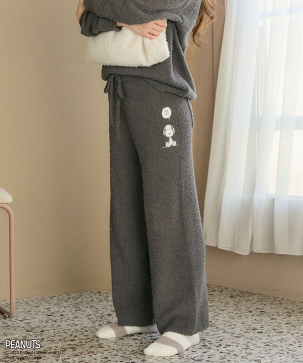 「スヌーピーもこもこルームウェアパンツ(チャコール)」(5489円)