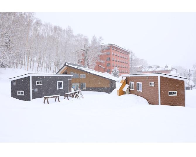 スキー・スノボ愛好家の聖地「志賀高原一の瀬」に、ゲレンデ直結のトレーラーハウス2基がオープン！