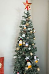 クリスマスまではピングーだらけのクリスマスツリーも！