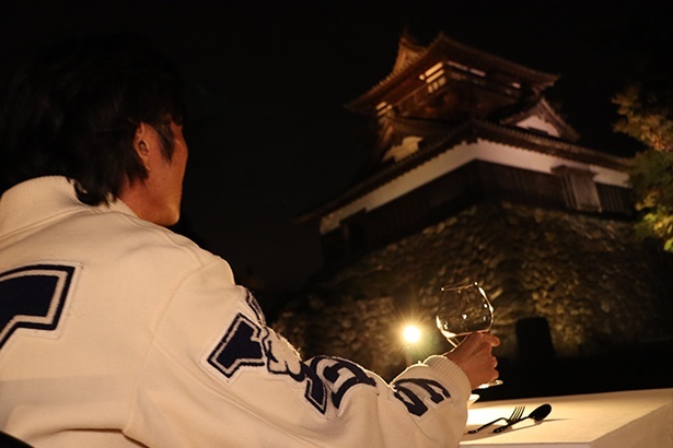 月明かりの丸岡城を舞台に開催「月待の宴 朧〜OBORO〜」