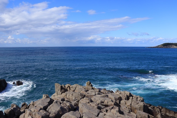 【写真】日本海に突き出した断崖絶壁。東尋坊はサスペンスドラマのロケ地としても知られる