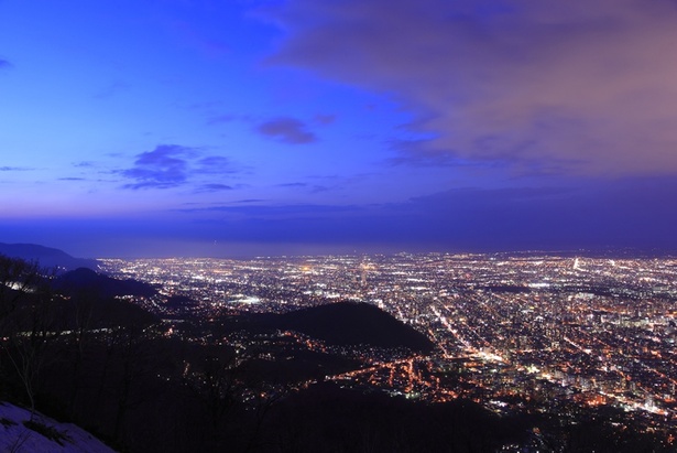 標高531メートルから北海道の都市を一望できる「藻岩山」