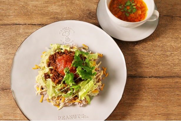 スパイシーな味付けのミートが食欲をそそる「十六雑穀米のタコライスプレート」 