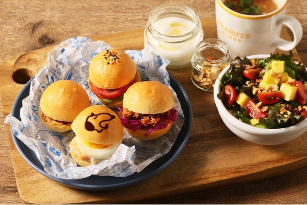 PEANUTS DINER 神戸での朝食も、ホテルに宿泊する楽しみのひとつ。宿泊者限定のスライダープレートで1日の元気をチャージ！