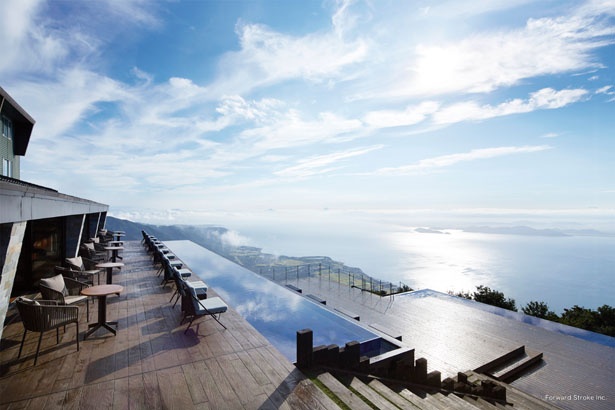 涼絶景 ロープウェイでわずか5分で到着 琵琶湖全体を望む天空のカフェ ウォーカープラス