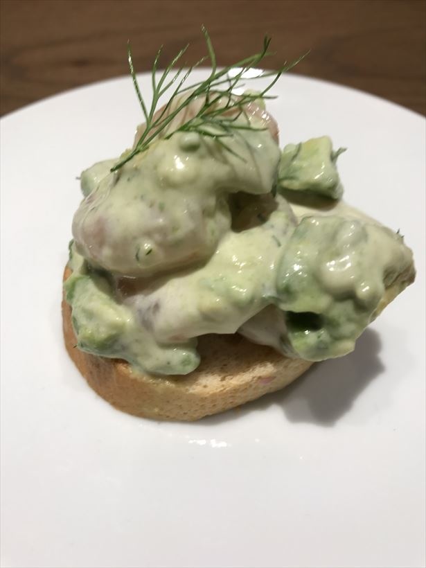 「えびとアボカドのデムラード」