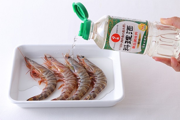 えびの酒蒸しには、料理酒を使用