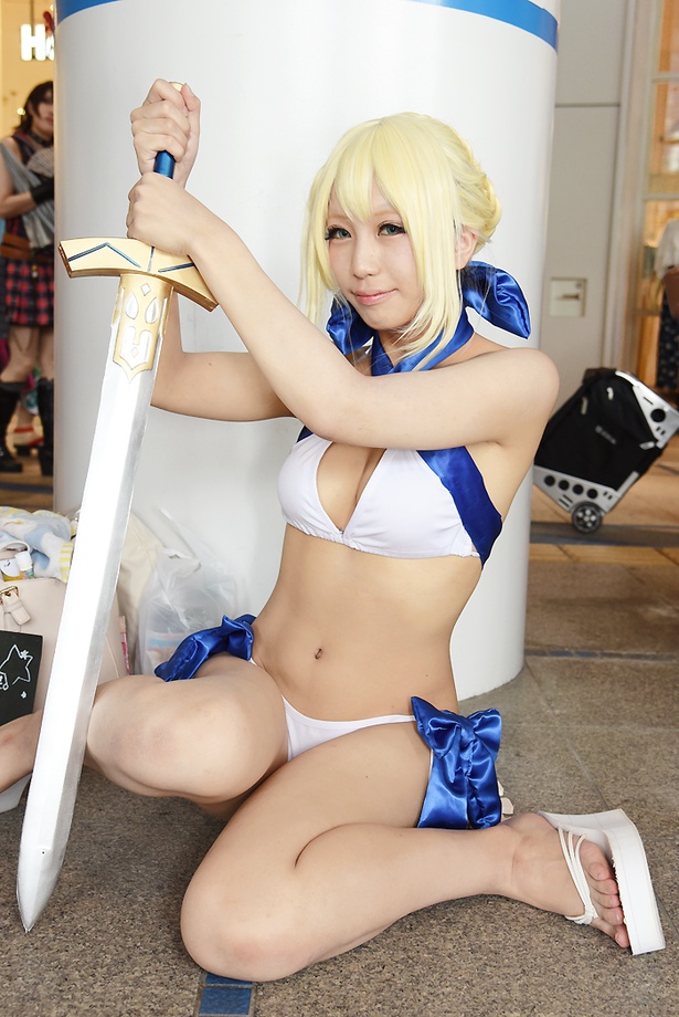 「Fate/Grand Order」のアルトリア・ペンドラゴンに扮する望月もち子さん