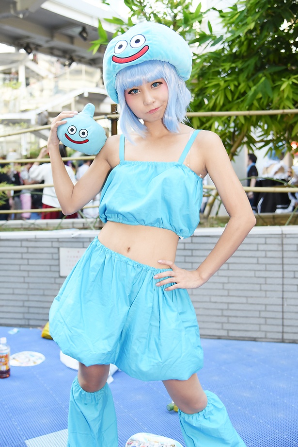 「ドラゴンクエスト」のスライム擬人化コスプレで参加した きゃろっとさん