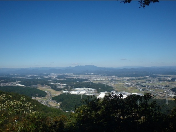 山頂より関方面の景色