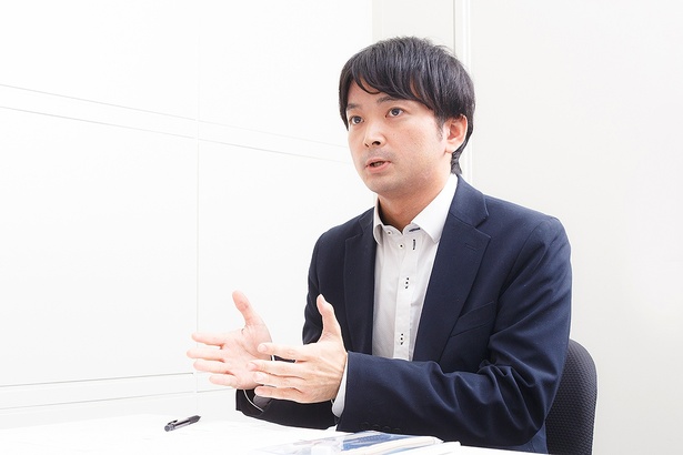 「AT」というネーミングは、「オートマチック テクノロジー」という意味。テクノロジーという言葉を加えたところに、ぺんてるのこだわりが感じられる