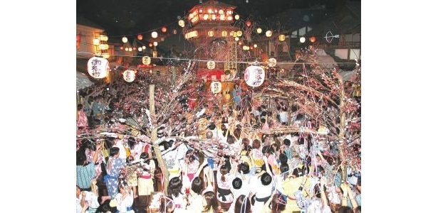 大江戸温泉物語のカウントダウンイベント！おもしろ大道芸・大抽選会・獅子舞など多彩なイベントを楽しめる