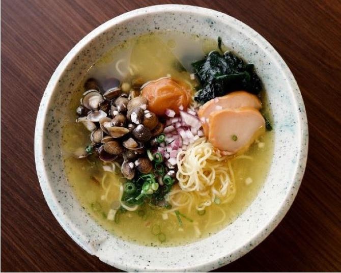 福岡だけど豚骨じゃないラーメン『二日酔い復活の麺神』!?朝食にこだわりぬいたホテルがラーメンにかけた想いが染みる