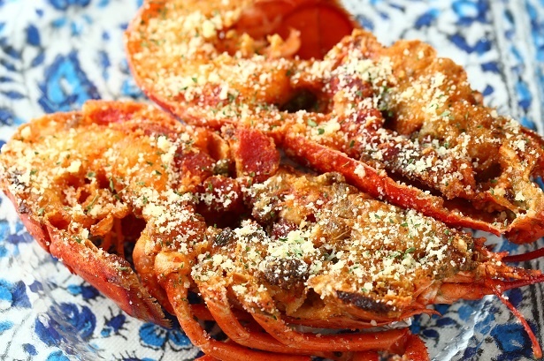 「オマール海老」は高級レストランやブライダルなどお祝いの席などで使われている高級食材