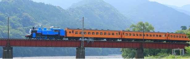 【写真】およそ2年ぶりにきかんしゃトーマス号が大井川の鉄橋を渡る！大自然の中を颯爽と駆け抜ける勇壮な姿は見逃せない