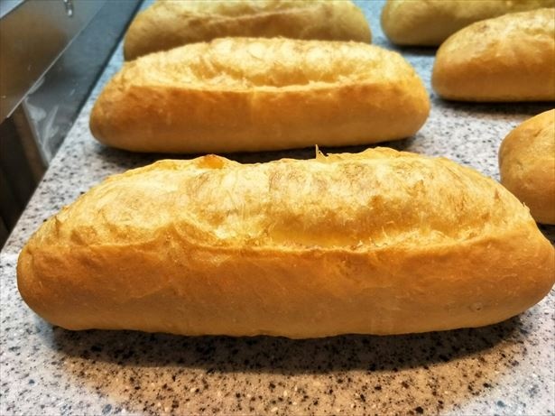 こだわりの自家製パン。中はフカフカ、外はパリパリ