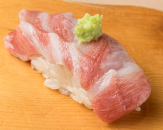 新千歳空港にある穴場立ち食い寿司!　北海道の海鮮はここで食べ収め！