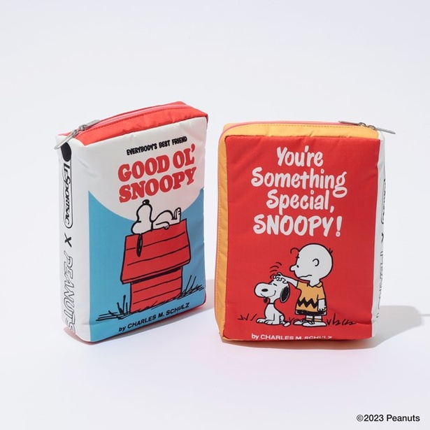  ブック型ポーチ。「Dogs Life Book Pouch」(写真左・9900円)、「Snoopy Pal Book Pouch」(同右・9900円)