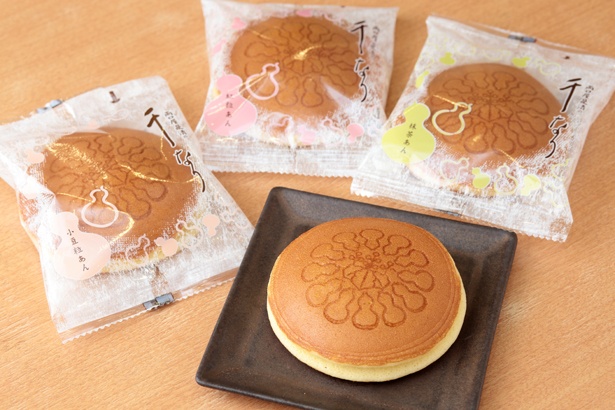 【写真を見る】代表銘菓の「千なり」は、5個入り820 円から