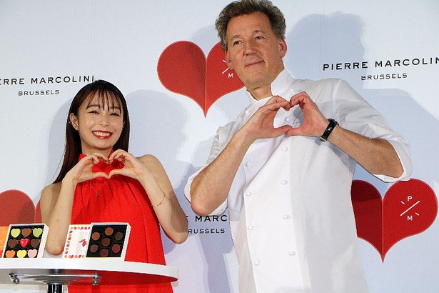 (写真左から)宇垣美里さんとピエール マルコリーニさんが登壇