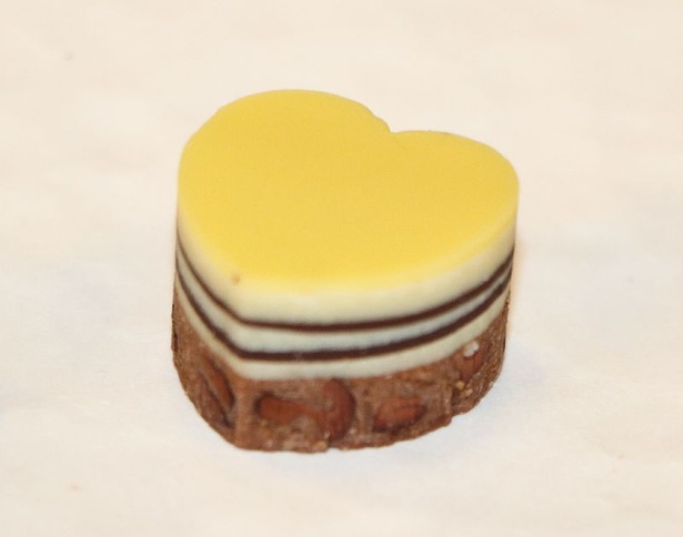 ピエールさんが愛するユズとヴァーベナ風味のホワイトチョコレートガナッシュを組み合わせた「クール ヌーヴォ ユズ ＆ ヴェルヴェーヌ」