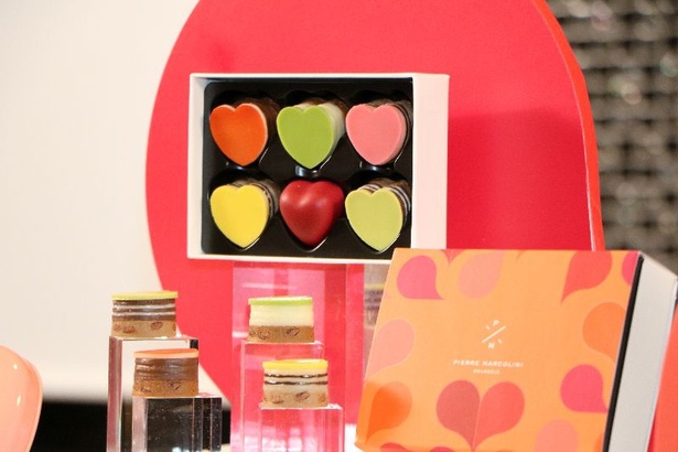 今年のバレンタインコレクションのテーマ「RELEASE YOUR HEART」のモチーフのパッケージに入った「ヌーヴェル セレクション」(6個入り 2916円)