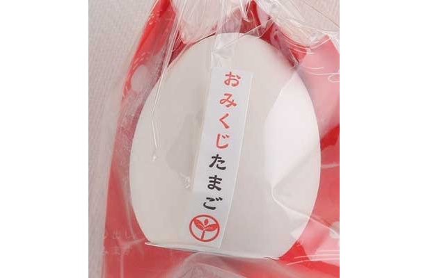 卵の中からおみくじが誕生するという、「おみくじたまご」(300円)/ 海山道(みやまど)神社(三重県四日市市)。お告げの後も楽しめるおみくじを紹介！