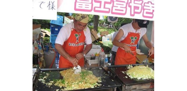 富士宮やきそばは、もちもちの麺が人気の秘密