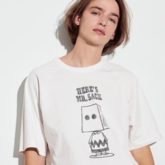 「グラフィックTシャツ(OFF WHITE)」(1990円) 「MR.SACK」に変身したチャーリー・ブラウン