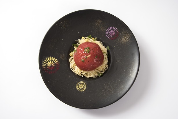 「丸ごとトマトの冷製花火パスタ」(1490円)